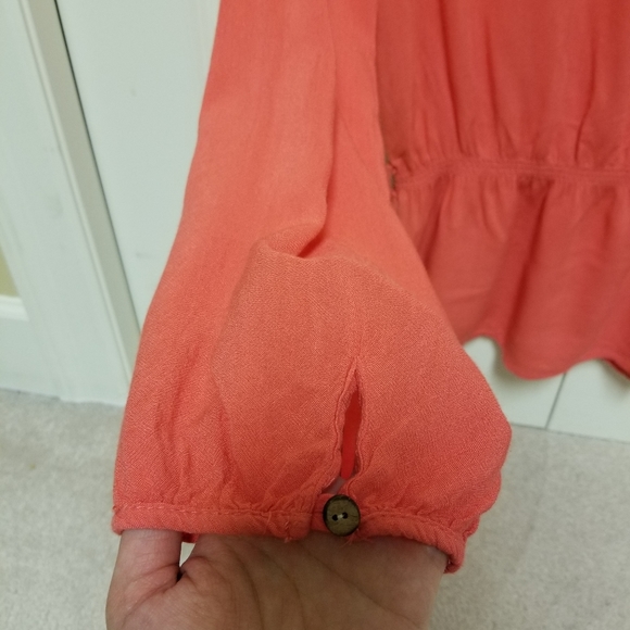 Two long-sleeve button down blouses - Picture 7 of 7